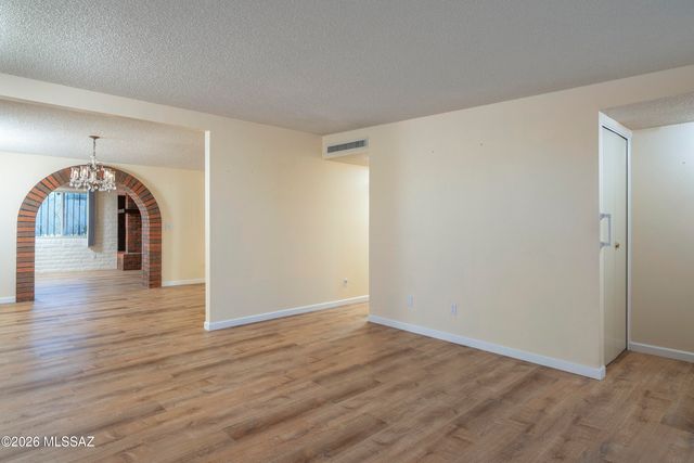 1821 S Rocky Mountain Drive, Tucson, AZ 85710