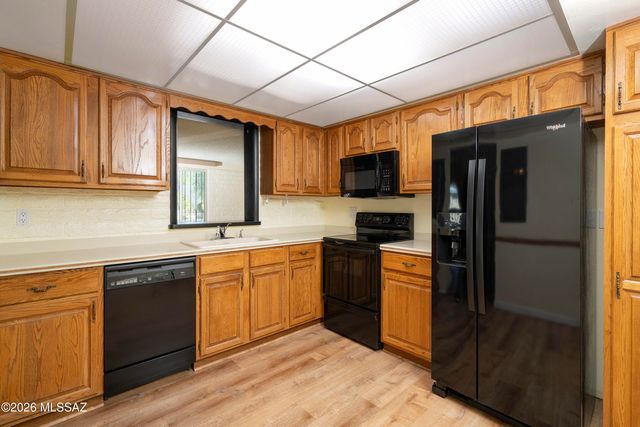 1821 S Rocky Mountain Drive, Tucson, AZ 85710