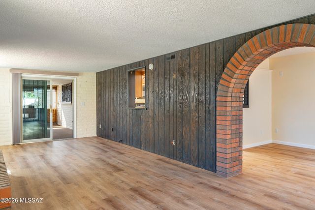 1821 S Rocky Mountain Drive, Tucson, AZ 85710