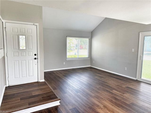 687 Orangewood DR, Virginia Beach, VA 23453