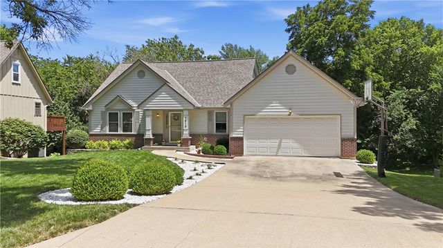 7915 Woodstone Street, Lenexa, KS 66219