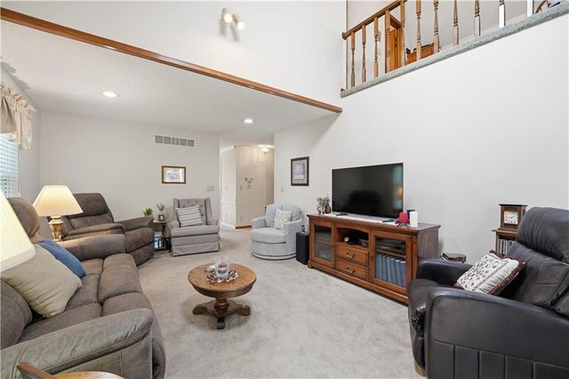 7915 Woodstone Street, Lenexa, KS 66219