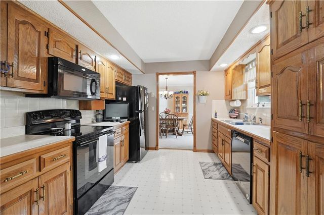 7915 Woodstone Street, Lenexa, KS 66219