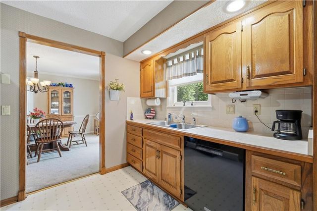 7915 Woodstone Street, Lenexa, KS 66219
