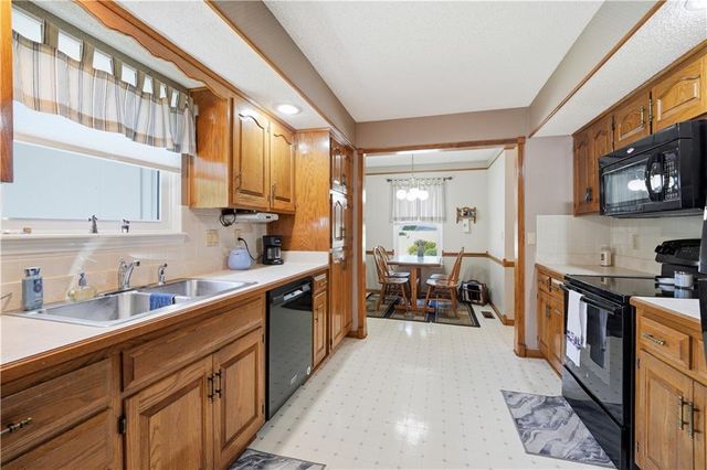 7915 Woodstone Street, Lenexa, KS 66219