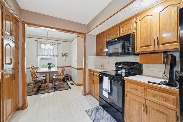 7915 Woodstone Street, Lenexa, KS 66219