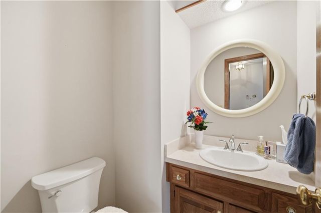 7915 Woodstone Street, Lenexa, KS 66219