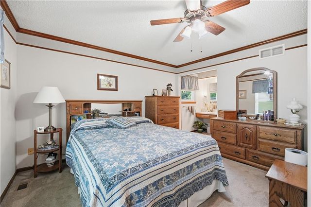 7915 Woodstone Street, Lenexa, KS 66219