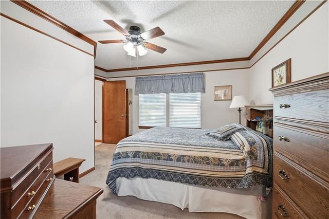 7915 Woodstone Street, Lenexa, KS 66219