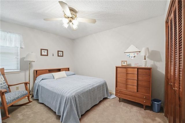7915 Woodstone Street, Lenexa, KS 66219