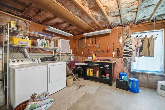 7915 Woodstone Street, Lenexa, KS 66219