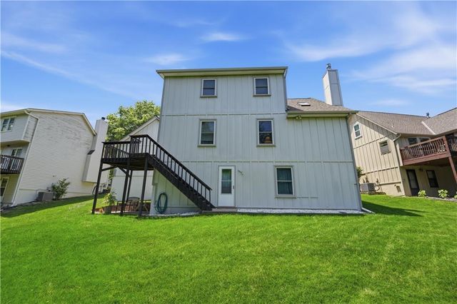 7915 Woodstone Street, Lenexa, KS 66219