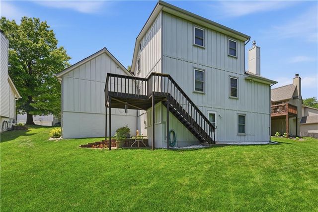 7915 Woodstone Street, Lenexa, KS 66219