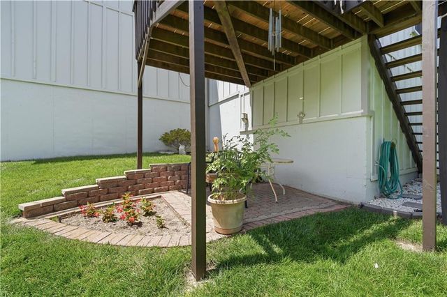 7915 Woodstone Street, Lenexa, KS 66219