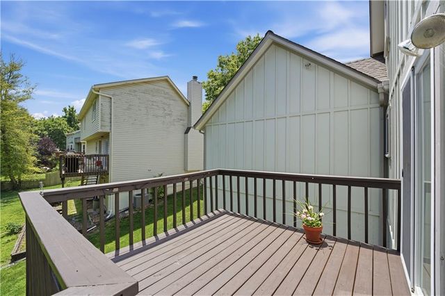 7915 Woodstone Street, Lenexa, KS 66219