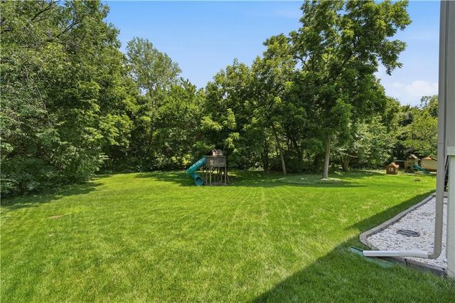 7915 Woodstone Street, Lenexa, KS 66219