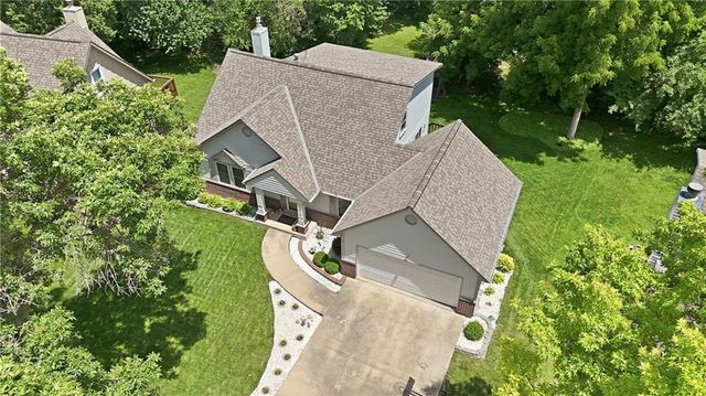 7915 Woodstone Street, Lenexa, KS 66219