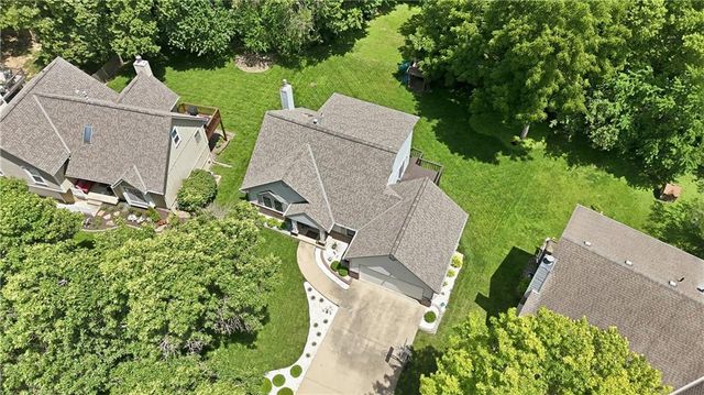 7915 Woodstone Street, Lenexa, KS 66219