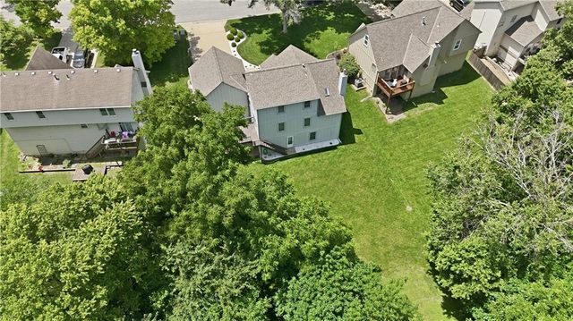 7915 Woodstone Street, Lenexa, KS 66219