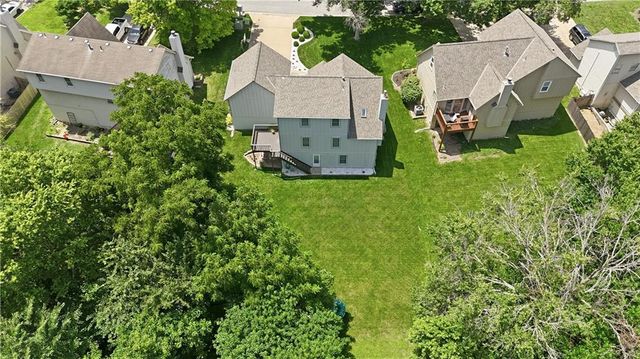 7915 Woodstone Street, Lenexa, KS 66219
