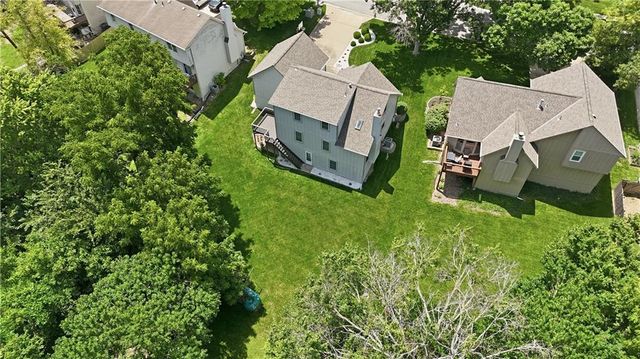 7915 Woodstone Street, Lenexa, KS 66219