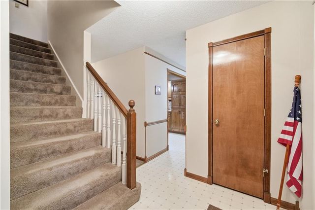7915 Woodstone Street, Lenexa, KS 66219