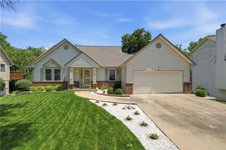 7915 Woodstone Street, Lenexa, KS 66219