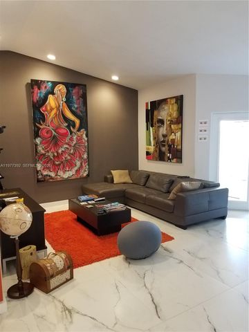 5723 NW 100th Ct, Doral, FL 33178