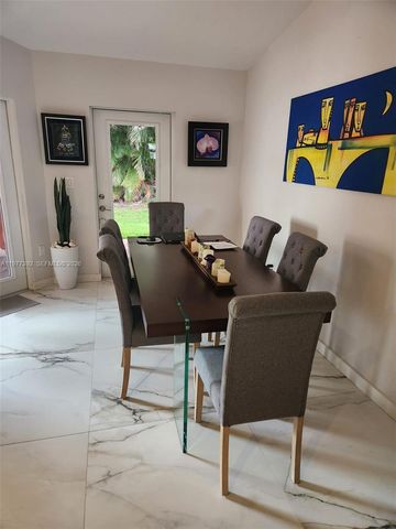 5723 NW 100th Ct, Doral, FL 33178