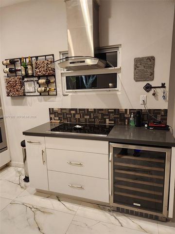 5723 NW 100th Ct, Doral, FL 33178