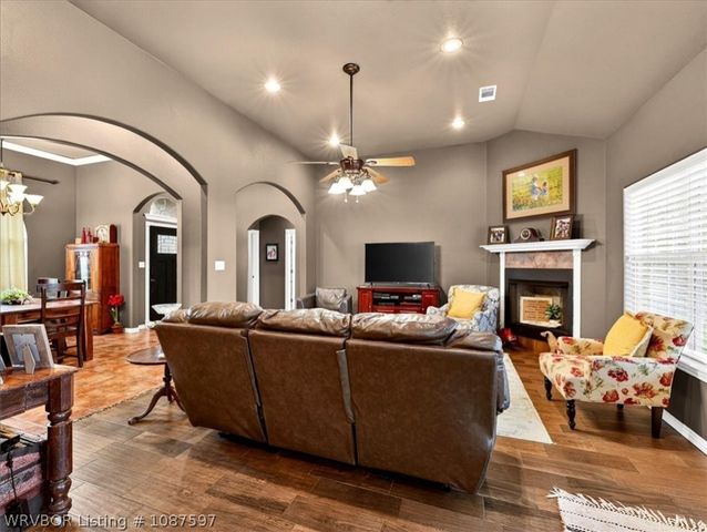 104 Kingrey Lane, Poteau, OK 74953