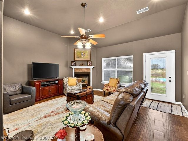 104 Kingrey Lane, Poteau, OK 74953