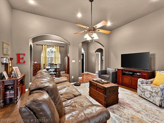 104 Kingrey Lane, Poteau, OK 74953