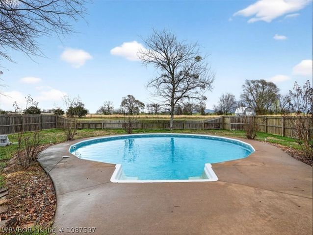 104 Kingrey Lane, Poteau, OK 74953