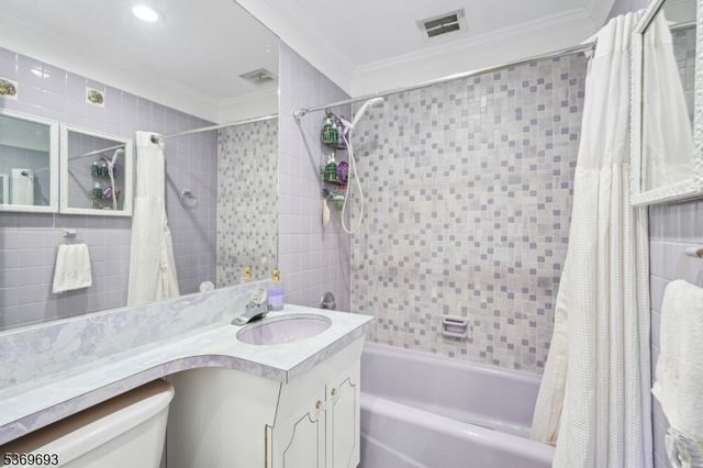20 Leonard Ter, Wayne Twp., NJ 07470