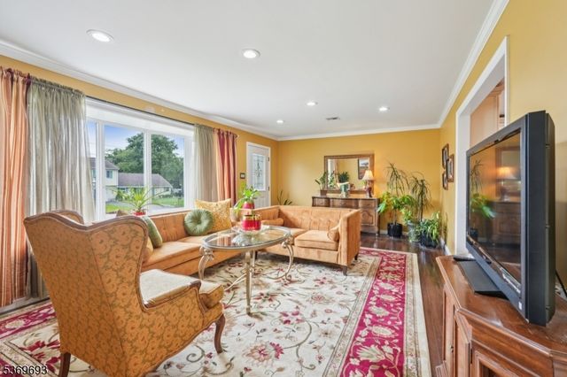 20 Leonard Ter, Wayne Twp., NJ 07470