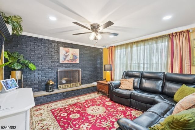 20 Leonard Ter, Wayne Twp., NJ 07470