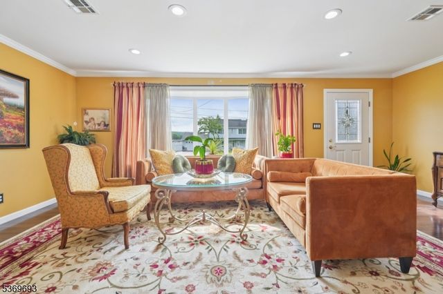 20 Leonard Ter, Wayne Twp., NJ 07470