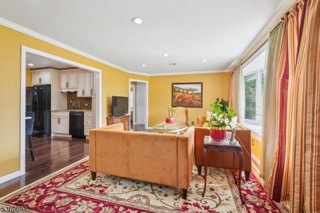 20 Leonard Ter, Wayne Twp., NJ 07470
