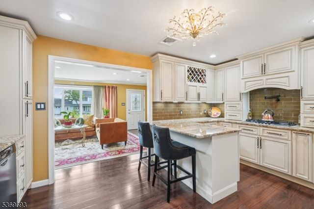20 Leonard Ter, Wayne Twp., NJ 07470