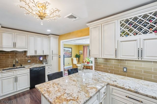 20 Leonard Ter, Wayne Twp., NJ 07470