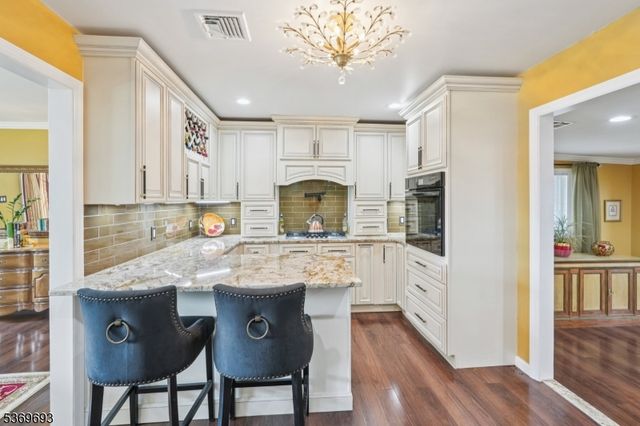 20 Leonard Ter, Wayne Twp., NJ 07470