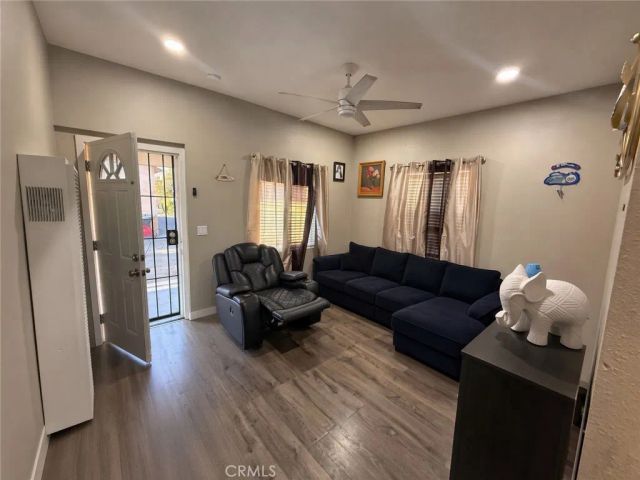 712 W 54th, Los Angeles, CA 90037