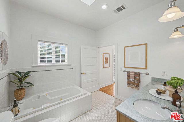 1314 N Genesee Avenue, Los Angeles, CA 90046