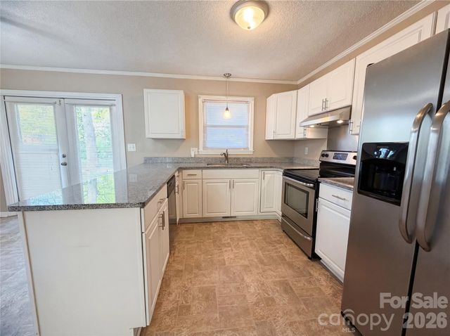 290 Salem Avenue, Dallas, NC 28034