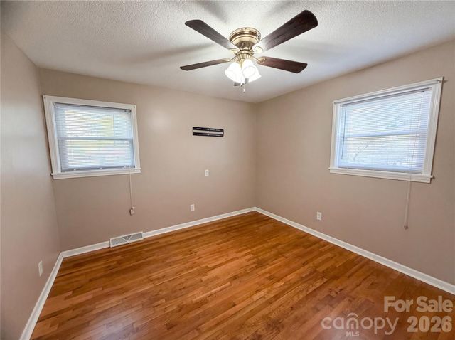 290 Salem Avenue, Dallas, NC 28034