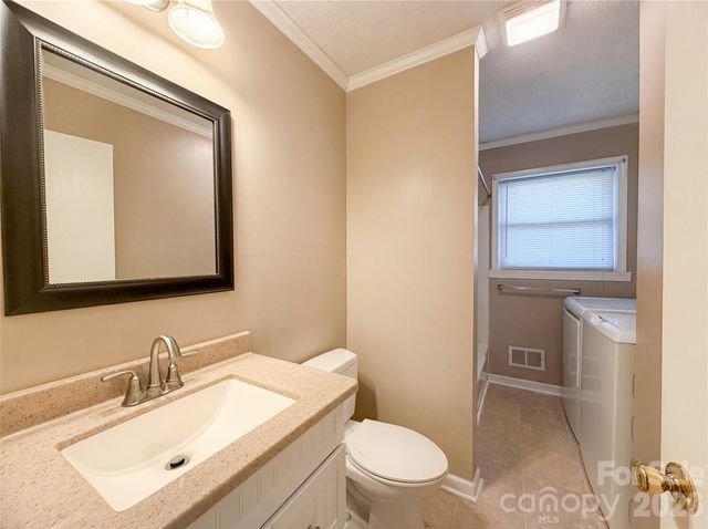 290 Salem Avenue, Dallas, NC 28034