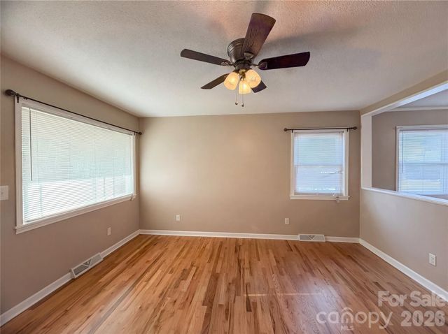 290 Salem Avenue, Dallas, NC 28034