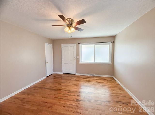 290 Salem Avenue, Dallas, NC 28034