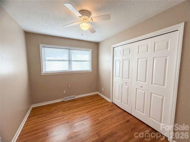 290 Salem Avenue, Dallas, NC 28034